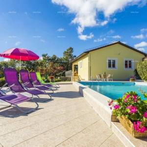 Građevinski kompleks sa dvije obiteljske kuće i poslovno-stambenom zgradom