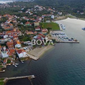 Građevinsko zemljište 1677 m2 – Sutomišćica *Prvi red do mora* (ID-2484/E)