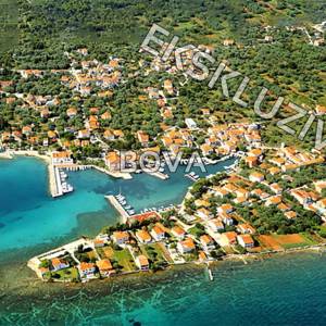 Građevinsko zemljište 509 m2 – Otok Ugljan *Prvi red do mora* (ID-2574/E)