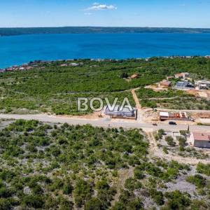 Građevinsko zemljište 700 m2 – Maslenica *POGLED MORE* (ID-2490/E)