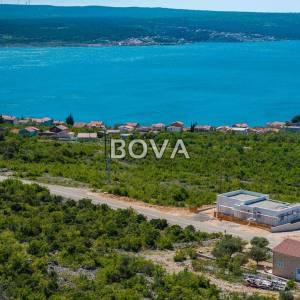 Građevinsko zemljište 700 m2 – Maslenica *POGLED MORE* (ID-2490/E)