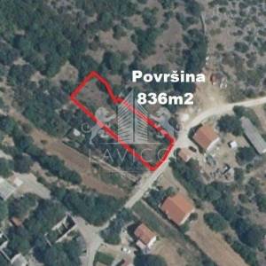 Građevinsko zemljište 836m2 u mirnom predjelu - Pridraga