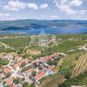 Građevinsko zemljište 836m2 u mirnom predjelu - Pridraga