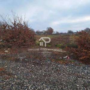 Građevinsko zemljište Kanfanar 600m2 s građevinskom dozvolom