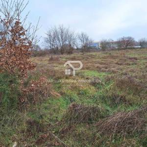 Građevinsko zemljište Kanfanar 600m2 s građevinskom dozvolom