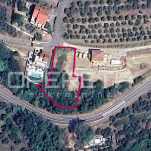 Građevinsko zemljište na uzvisini s pogledom na more