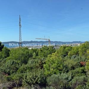 Građevinsko zemljište od 6000 do 26000 m2 u Gaženici, Zadar