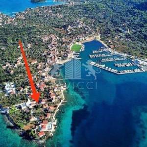 Građevinsko zemljište površine 1037m2, 1. red uz more - Sutomiščica