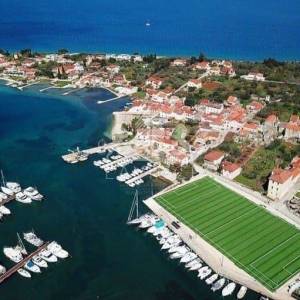 Građevinsko zemljište površine 1037m2, 1. red uz more - Sutomiščica