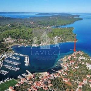 Građevinsko zemljište površine 1037m2, 1. red uz more - Sutomiščica