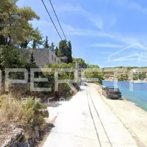 Građevinsko zemljište u 1. redu do mora, Šolta, Rogač