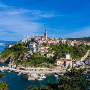 Građevinsko zemljište u Vrbniku s pogledom na more! 