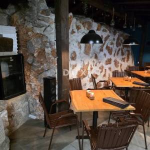 GROBNIK, JEDINSTVENA LOKACIJA - UHODANI RESTORAN, PRODAJA !