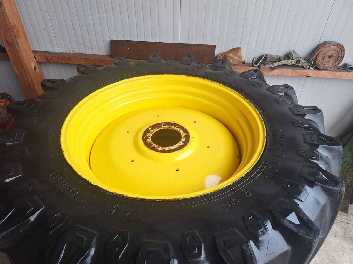 Gume za traktor John Deere