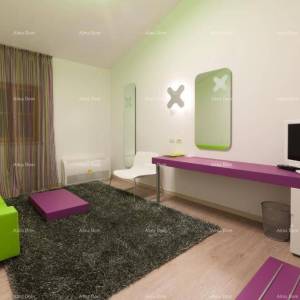 Hotel i Restoran. Blizina grada Pule. Veliki građevinski teren uz hotel, mogućnost gradnje vile.