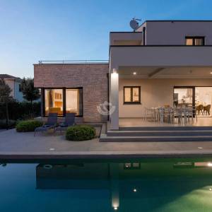 Hrvatska, Poreč, Varvari – potpuno namještena luksuzna vila s bazenom, 280 m²