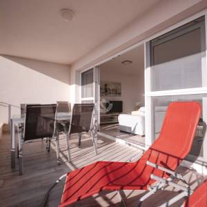 Hrvatska, Zadar, Sukošan – moderan dvosobni apartman (59,50 m²) s pogledom na more i korištenjem bazena