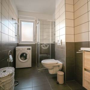 Hrvatska, Zadar, Sukošan – moderan dvosobni apartman (59,50 m²) s pogledom na more i korištenjem bazena