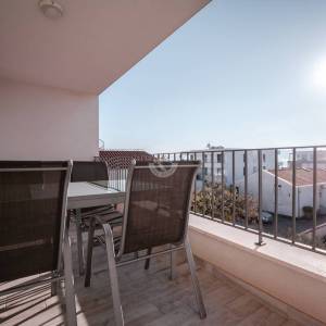 Hrvatska, Zadar, Sukošan – moderan dvosobni apartman (59,50 m²) s pogledom na more i korištenjem bazena