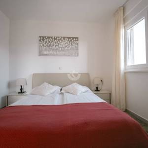 Hrvatska, Zadar, Sukošan – moderan dvosobni apartman (59,50 m²) s pogledom na more i korištenjem bazena