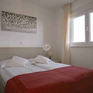 Hrvatska, Zadar, Sukošan – moderan dvosobni apartman (59,50 m²) s pogledom na more i korištenjem bazena