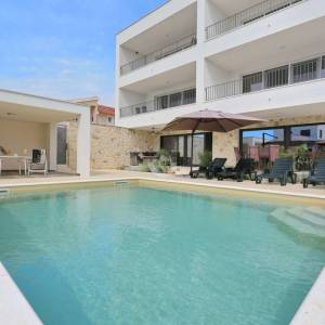 Hrvatska, Zadar, Sukošan – moderan dvosobni apartman (59,50 m²) s pogledom na more i korištenjem bazena