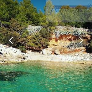 Hvar Jelsa T2 građevinsko zemljište 9243 m2 prvi red do mora!