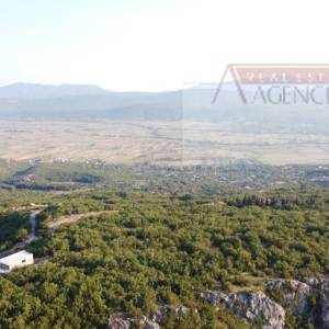 Imotski 2029 m2 građevinsko zemljište - otvoren pogled - novo