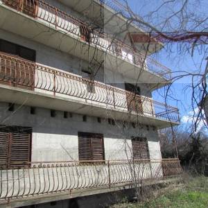 Imotski centar kuća 446 m2 sa okućnicom