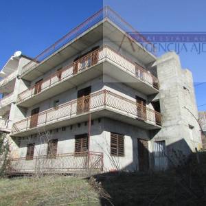 Imotski centar kuća 446 m2 sa okućnicom