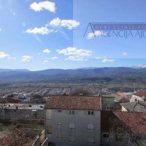 Imotski centar kuća 446 m2 sa okućnicom