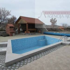 Imotski - Cista Provo vila  sa bazenom 742 m2 - sniženo