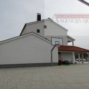 Imotski - Cista Provo vila  sa bazenom 742 m2 - sniženo