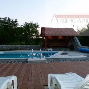 Imotski - Cista Provo vila  sa bazenom 742 m2 - sniženo