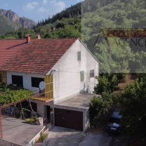 Imotski Donji Proložac kuća 187 m2 - povoljno