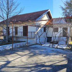 Imotski Drum odlična obiteljska kuća 290 m2 + okućnica - novo u ponudi