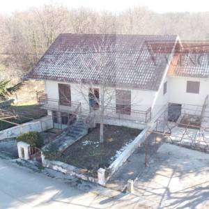 Imotski Drum odlična obiteljska kuća 290 m2 + okućnica - novo u ponudi