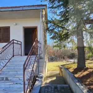 Imotski Drum odlična obiteljska kuća 290 m2 + okućnica - novo u ponudi