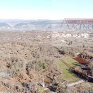 Imotski građevinsko zemljište 2329 m2 - odlična lokacija - Drum