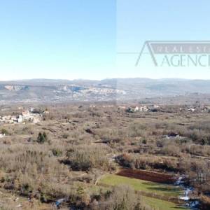 Imotski građevinsko zemljište 2329 m2 - odlična lokacija - Drum