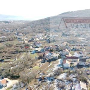 Imotski građevinsko zemljište 2329 m2 - odlična lokacija - Drum