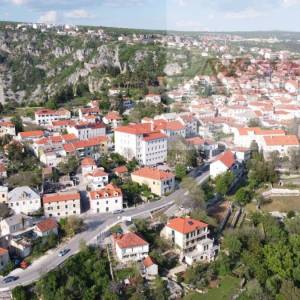 Imotski građevinsko zemljište 1176 m2 Modro jezero - TOP PONUDA!