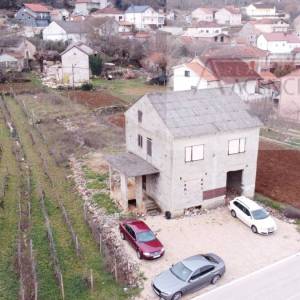 Imotski kuća 229 m2 roh-bau Zmijavci + dvorište 669 m2