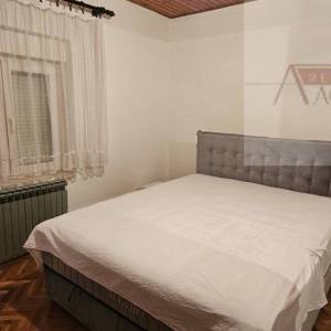 Imotski kuća u centru grada 380 m2