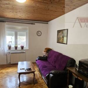 Imotski kuća u centru grada 380 m2