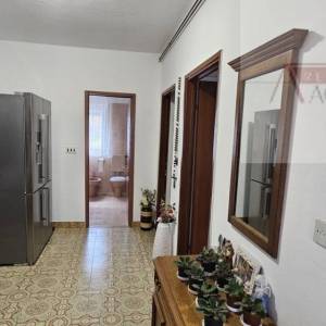 Imotski kuća u centru grada 380 m2