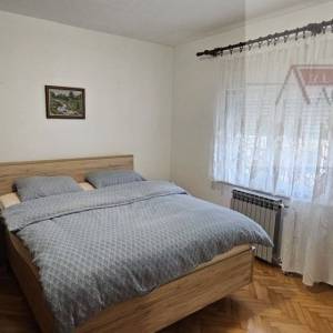 Imotski kuća u centru grada 380 m2