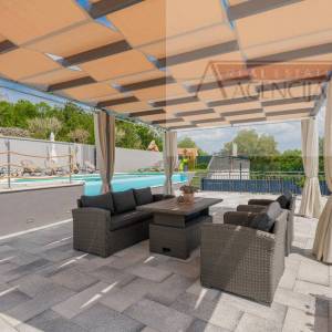 Imotski kuća za odmor 338 m2 + bazen 40 m2 - novo u ponudi