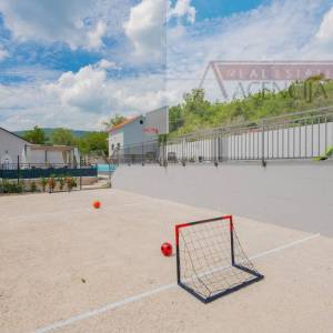 Imotski kuća za odmor 338 m2 + bazen 40 m2 - novo u ponudi