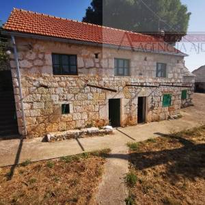 Imotski Lokvičići kamene kuće na parceli od 2035 m2 - ekskluziva